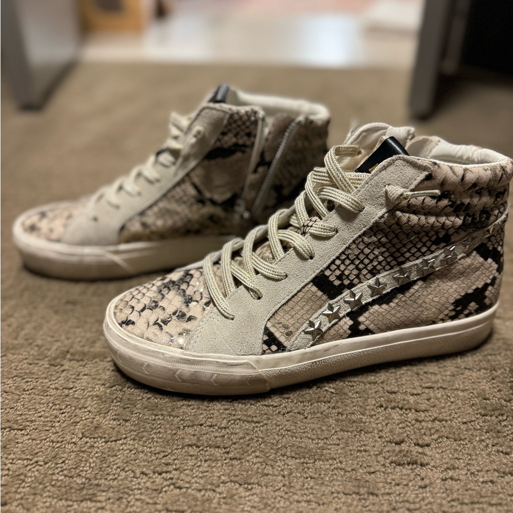 Snakeskin fashionable high tops sneakers